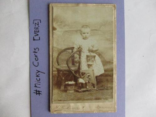 Antieke foto, meisje met speelgoed, J. Kerkhoven - Oudshoorn, Verzamelen, Foto's en Prenten, Gebruikt, Foto, Kind, Voor 1940, Ophalen