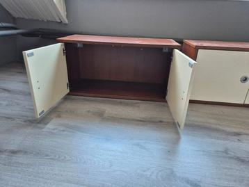 Twee Mooie Kasten met Deurtjes beschikbaar voor biedingen