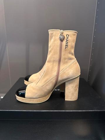 Chanel Suède Enkellaarsjes dames 38 - Zo goed als nieuw! beschikbaar voor biedingen