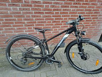 Mountainbike cube 27.5 inch in zeer nette staat  beschikbaar voor biedingen