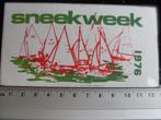 sticker sneekweek 1976 zeilen logo vintage sneek plaats, Verzamelen, Verzenden, Zo goed als nieuw, Bedrijf of Vereniging