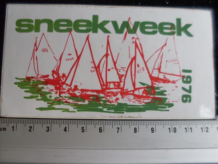 sticker sneekweek 1976 zeilen logo vintage sneek plaats, Verzamelen, Stickers, Zo goed als nieuw, Bedrijf of Vereniging, Verzenden