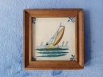 Tegeltje met zeilboot 18 x 18 cm, Antiek en Kunst, Curiosa en Brocante, Ophalen of Verzenden