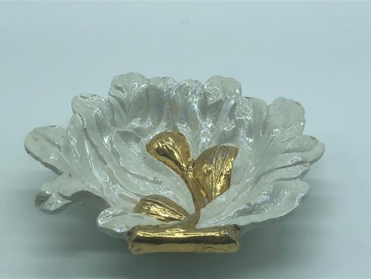 Schaal Wit met Goud, Huis en Inrichting, Woonaccessoires | Schalen en Manden, Gebruikt, Schaal, Overige vormen, Porselein of Keramiek