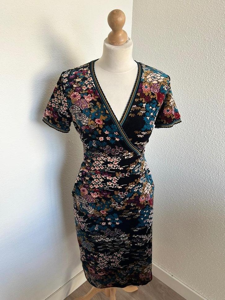 King Louie maat XL fluwelen tulip cross dress 2573, Kleding | Dames, Jurken, Zo goed als nieuw, Maat 46/48 (XL) of groter, Zwart