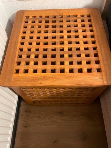 Houten Bijzettafel/Nachtkastje beschikbaar voor biedingen