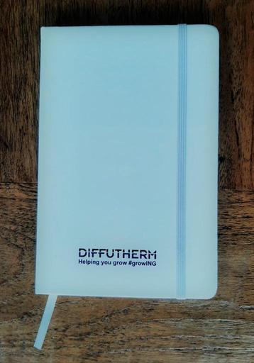 Notitieboek met een harde kaft A5 formaat. Bevat 95 bladen  beschikbaar voor biedingen