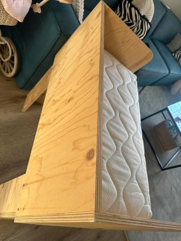 Co-sleeper beschikbaar voor biedingen