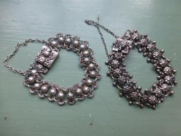 Antieke Zilveren Streekdracht Armbanden voor meisje / 2  x beschikbaar voor biedingen