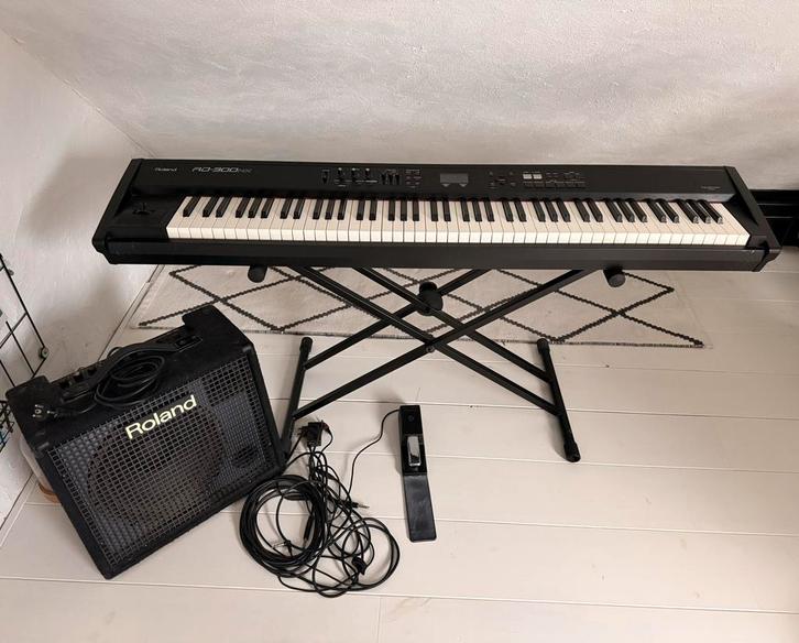 Roland RD-300NX Stage Piano, Standaard, versterker en pedaal, Muziek en Instrumenten, Keyboards, Gebruikt, 88 toetsen, Roland