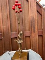 bronzen sculptuur meisje vrouw met tros rode  ballonnen, Ophalen of Verzenden