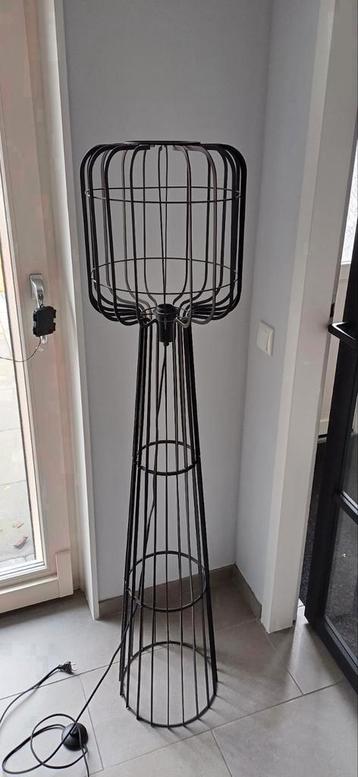 Schitterende Staande lamp 150 hoog als nieuw beschikbaar voor biedingen
