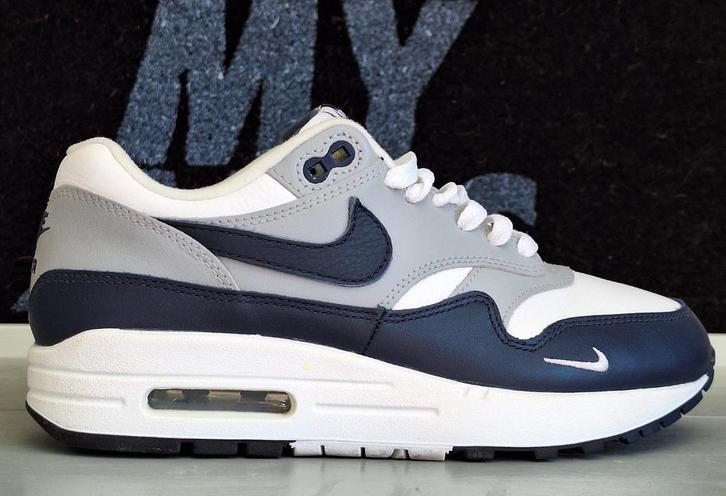 Nike air max 1 - LV8 obsidian, Kleding | Heren, Schoenen, Zo goed als nieuw, Sneakers of Gympen, Overige kleuren, Verzenden