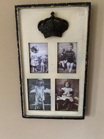 Brocante grote fotolijst met ijzeren kroon  beschikbaar voor biedingen
