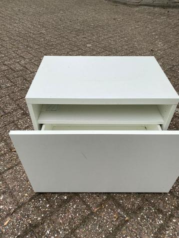 TV - of opberg kast beschikbaar voor biedingen