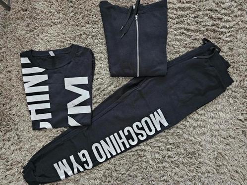 Moschino set, Joggingpak met T-Shirt maat S, Kleding | Heren, Sportkleding, Zo goed als nieuw, Algemeen, Maat 46 (S) of kleiner
