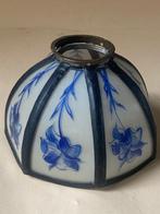 Gebrandschilderd glas in lood lampenkapje, Antiek en Kunst, Antiek | Lampen, Ophalen