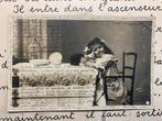 1904 Le déjeuner de Minette - meisje met kat (NN), Ophalen of Verzenden, Voor 1920, Gelopen, Kinderen