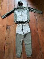 Trainingspak nike tech maat 146-152, Kinderen en Baby's, Kinderkleding | Maat 152, Sport- of Zwemkleding, Ophalen of Verzenden