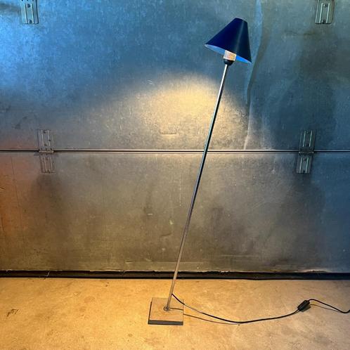 OPRUIMING Mobles 114 Gira vloerlamp Ferrer, Massan Tremoleda, Huis en Inrichting, Lampen | Vloerlampen, Gebruikt, 100 tot 150 cm