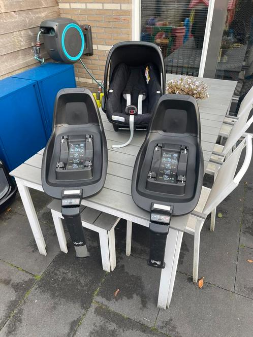 Maxi-Cosi Pebble Plus + 2 2WayFix ISOFIX-bases (i-Size), Kinderen en Baby's, Autostoeltjes, Gebruikt, Maxi-Cosi, 0 t/m 13 kg, Autogordel of Isofix