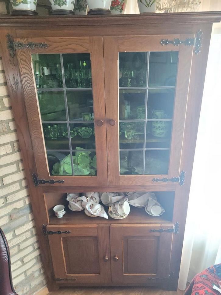 Mooie eiken hoekkast met groen glas, Huis en Inrichting, Kasten | Buffetkasten, Gebruikt, 150 tot 200 cm, 100 tot 150 cm, 50 tot 75 cm