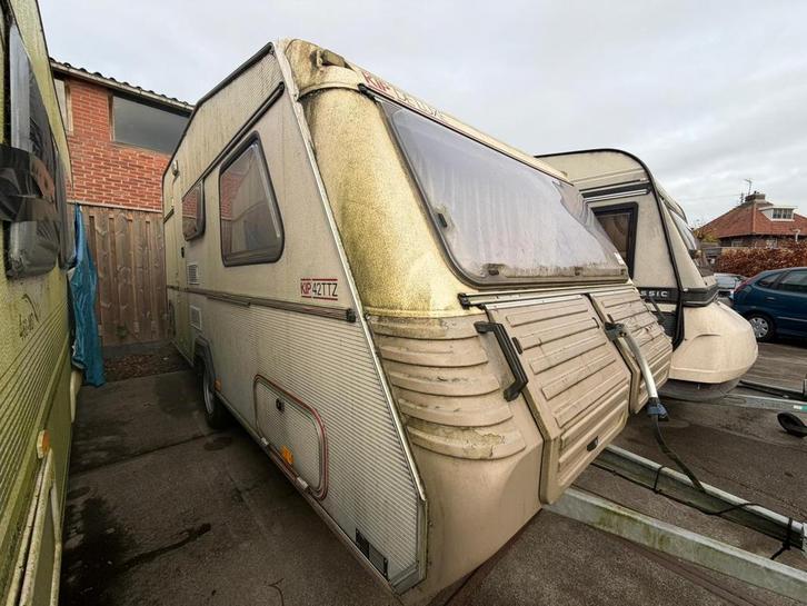 KIP caravan | 1992 | Eigen kenteken | Banden - Lampen goed, Caravans en Kamperen, Caravans, Bedrijf, Rondzit, Kip, Ophalen