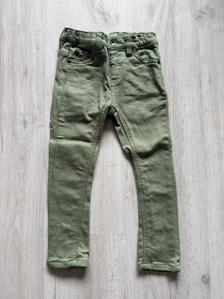 Wibra groene skinny jeans stretch lange broek groen 92 98, Kinderen en Baby's, Kinderkleding | Maat 98, Zo goed als nieuw, Jongen of Meisje