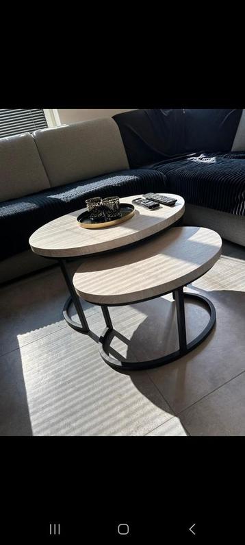Eettafel en salontafel  beschikbaar voor biedingen