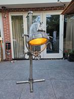 Unieke zeer zware industriele staande lamp, Huis en Inrichting, Lampen | Vloerlampen, Ophalen, Zo goed als nieuw