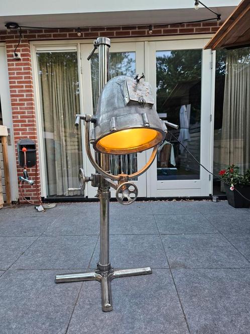 Unieke zeer zware industriele staande lamp, Huis en Inrichting, Lampen | Vloerlampen, Zo goed als nieuw, Ophalen