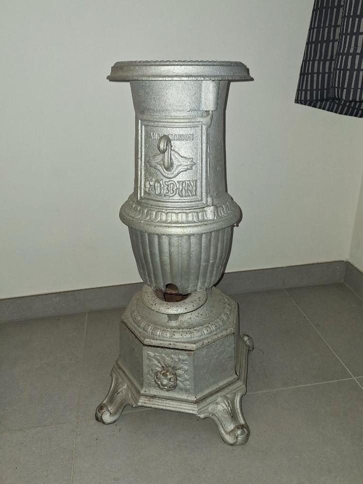 Antieke kachel "Ancienne Maison Godin", Huis en Inrichting, Kachels, Gebruikt, Vrijstaand, Kolenkachel, Overige brandstoffen, Ophalen