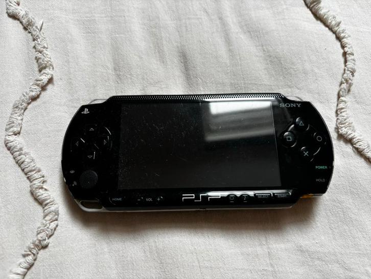 Psp 1000, Spelcomputers en Games, Spelcomputers | Sony PSP, Zo goed als nieuw, PSP, Zwart, Met games, Ophalen of Verzenden
