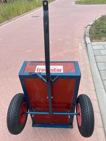 Berg aanhanger met kiepstand beschikbaar voor biedingen