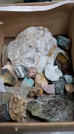 Doos met gesteenten en mineralen, Verzamelen, Mineralen en Fossielen, Ophalen of Verzenden