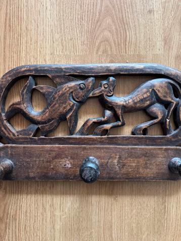 Houten Wandhanger Aziatisch met Vis Hond relief beschikbaar voor biedingen