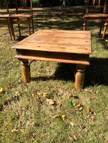 Houten salontafeltje beschikbaar voor biedingen