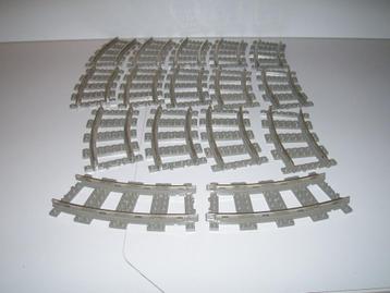 LEGO 9 volt 16 RAILS 4520 Gebogen (2) in Nieuwstaat!!! beschikbaar voor biedingen