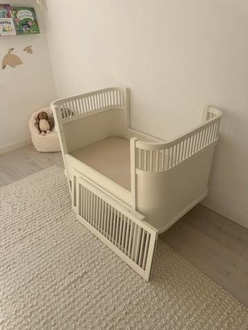 Sebra ledikant met matras beschikbaar voor biedingen