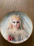 Vintage Bord met Bruidspop, Ophalen of Verzenden