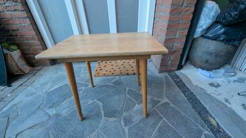 Vintage Schilte Kinderbureau – Stevig & Compact (60 x 42) beschikbaar voor biedingen