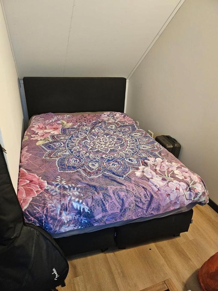 Boxspring 140cm met zwarte hoofdeinde, Huis en Inrichting, Slaapkamer | Bedden, Gebruikt, Tweepersoons, 140 cm, 200 cm, Stof, Zwart