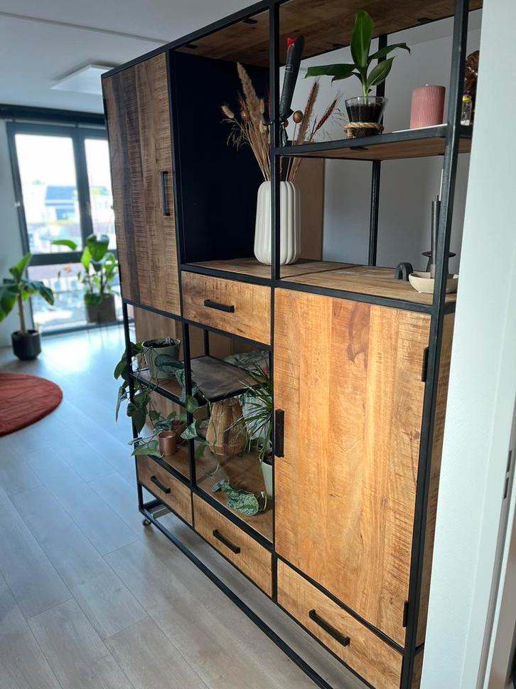 Industriële vakkenkast van Loods 5, stoer & stijlvol, Huis en Inrichting, Kasten | Boekenkasten, Zo goed als nieuw, 150 tot 200 cm