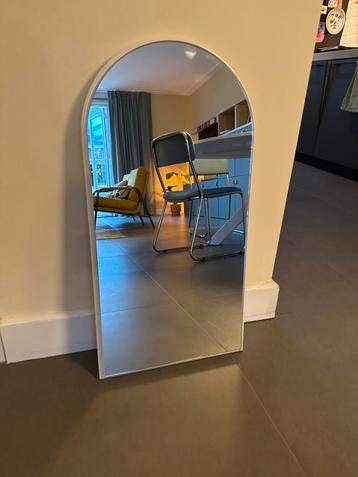 Houten Spiegel beschikbaar voor biedingen