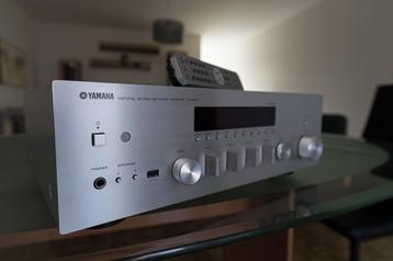 Yamaha R-N602 stereo amplifier (TIDAL,SPOTIFY)