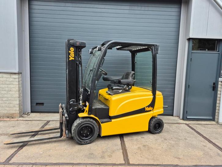 Heftruck Yale 2500kg batterij 2023 sideshifter triplex, Zakelijke goederen, Machines en Bouw | Heftrucks en Intern transport, Heftruck