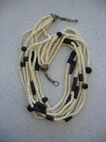 Kralenketting Hoorn * Zwart-Room/Ivoorkleur Vintage beschikbaar voor biedingen