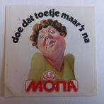 Oude sticker.  MONA. doe dat toetje maar's na., Ophalen of Verzenden, Zo goed als nieuw, Overige typen