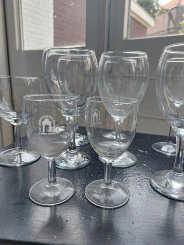 Wijnglazen en portglaasjes beschikbaar voor biedingen