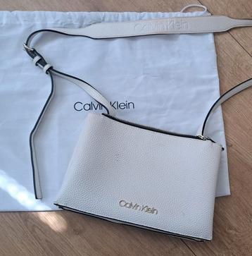 Zeer mooie schoudertasje Calvin Klein - wit beschikbaar voor biedingen